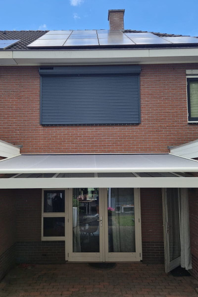 achterkant huis + huiskamer